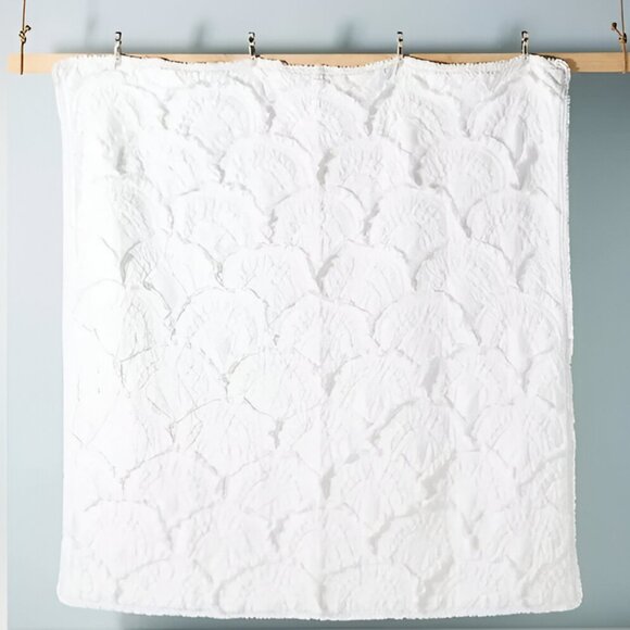 Like New Anthropologie Queen Sized Rivulets Quilt in White with 2 Shams - Picture 3 of 6